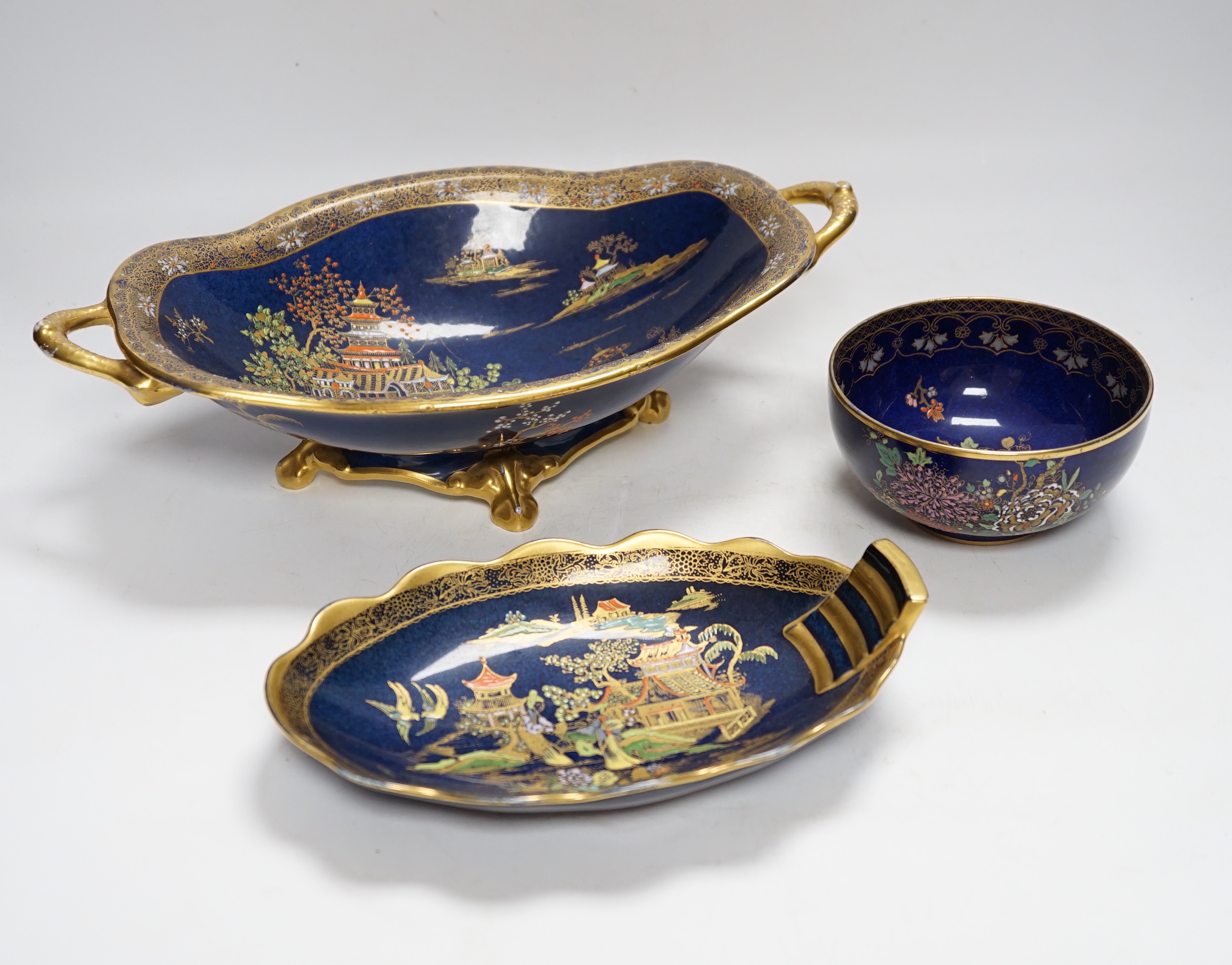 A group of Carltonware Mikado pattern wares to include a scalloped bowl, a twin handled bowl, two vases, small bowl, square dish and an oval dish, tallest vase 15cm (7)